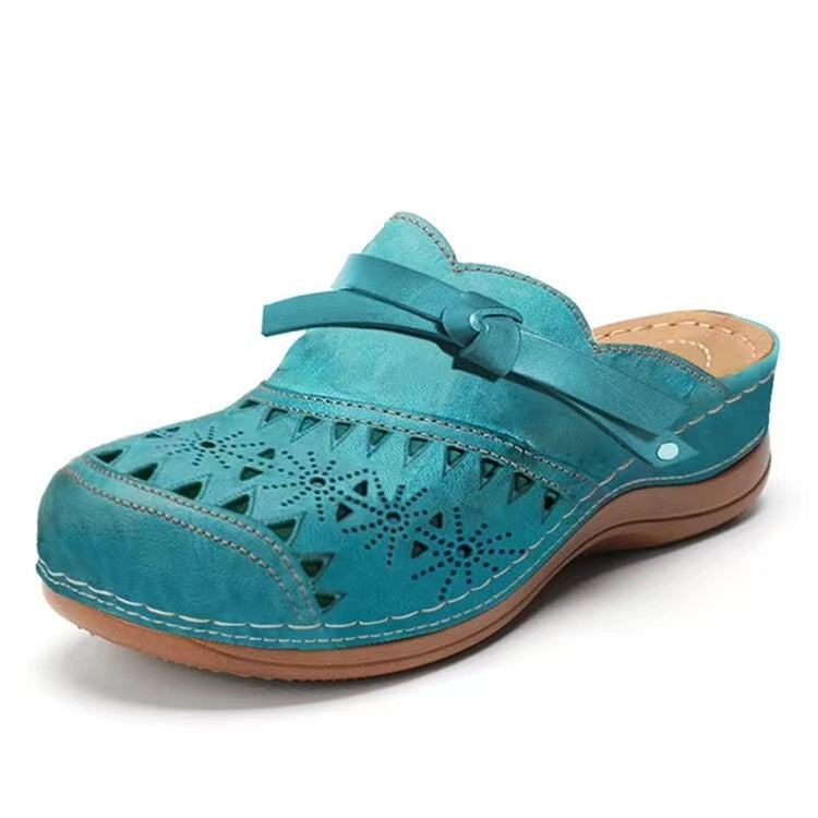 Dame Komfortable Clogs med filigran gennembruddesign og elegant rem Stilla