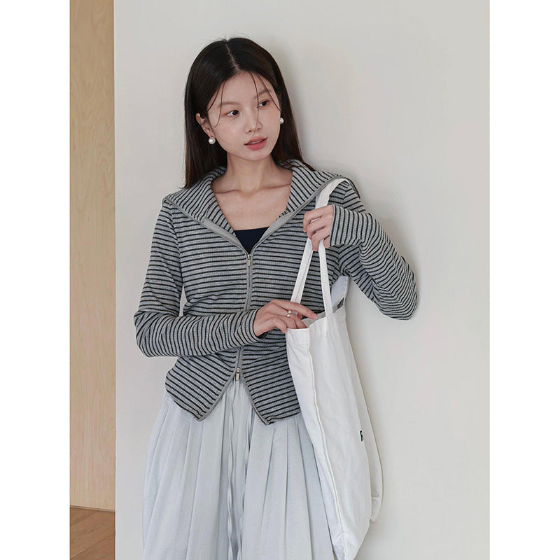 Dame afslappet hættejakke med grafisk stribemønster og kvalitetslynlås Stilla