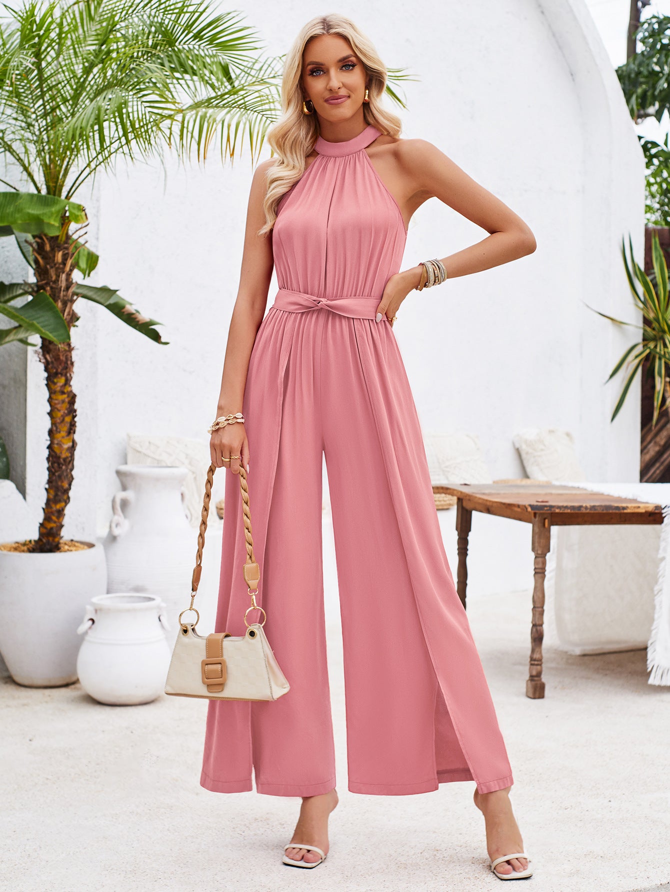 Dame Højhalset Jumpsuit med elegant spalte design Stilla