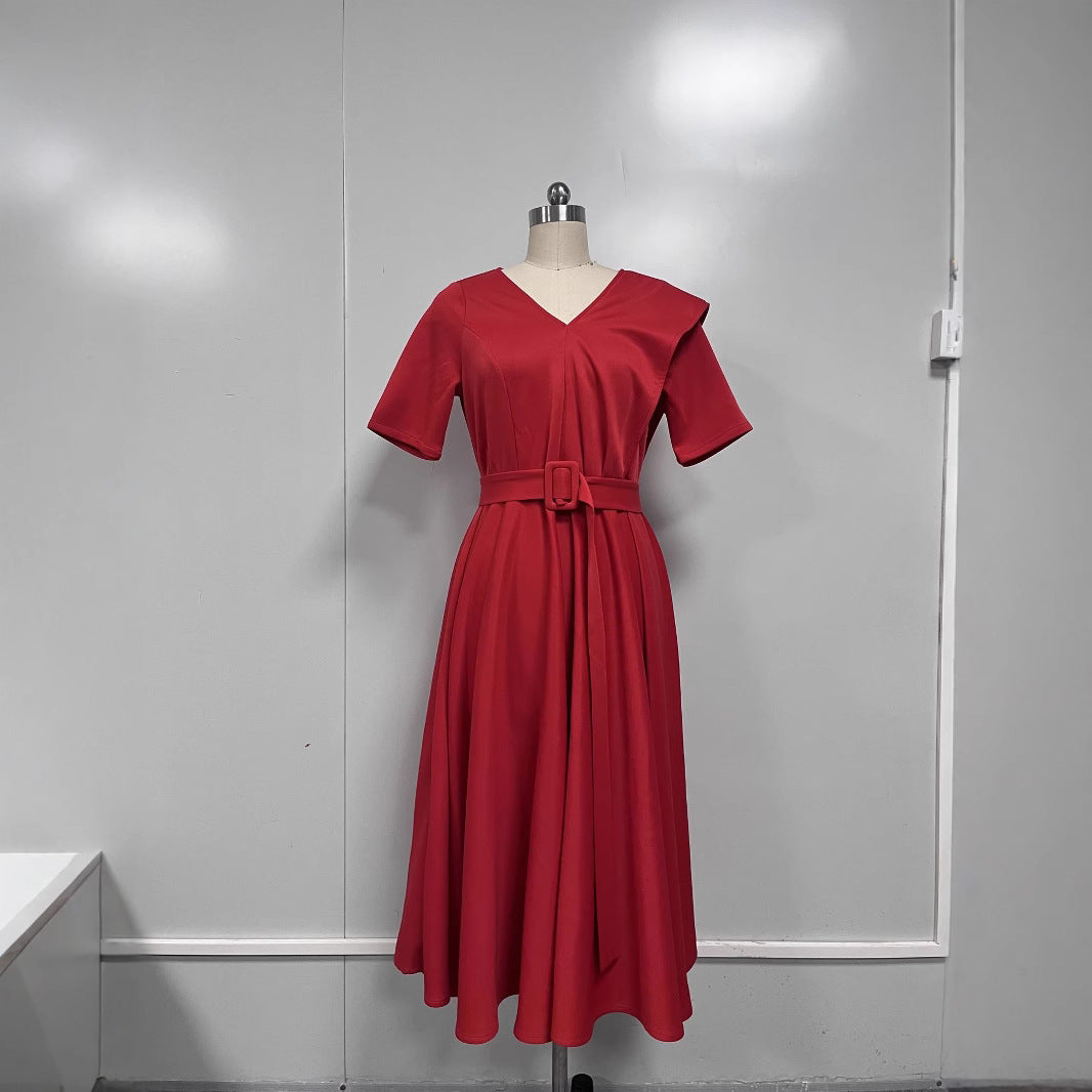 Dame A-formet kjole med asymmetrisk V-hals og taljeret bælte Stilla