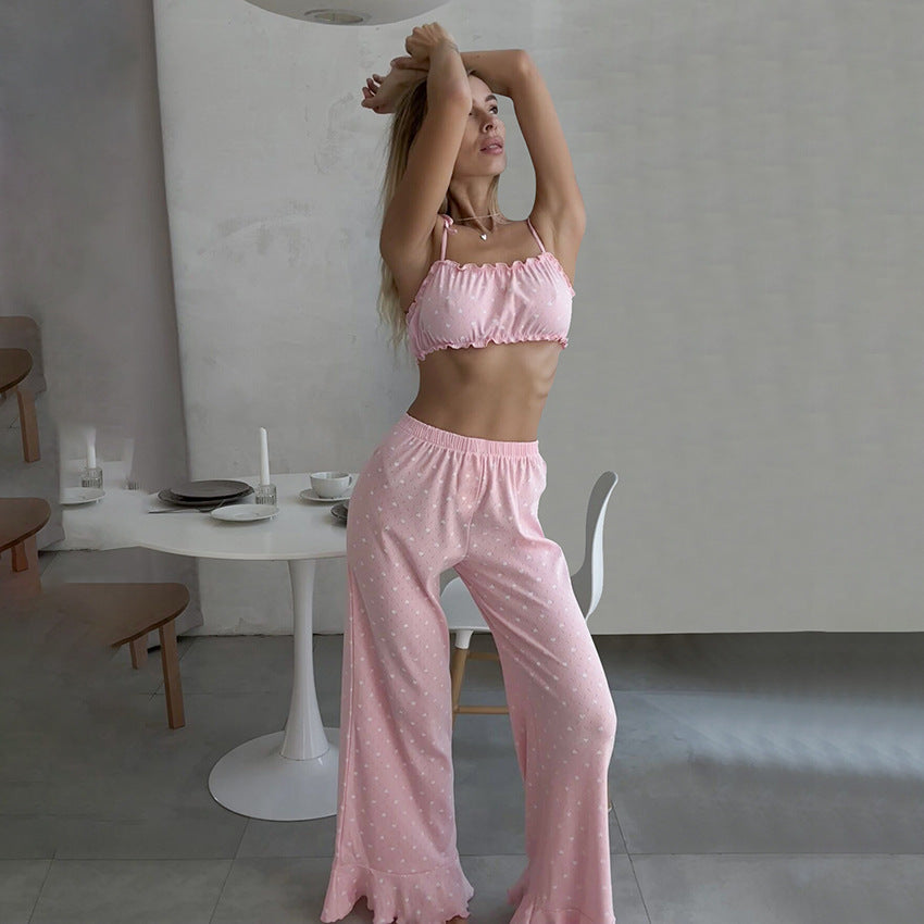 Dame afslappet Lounge-sæt med flæsedetaljer og brede ben Stilla