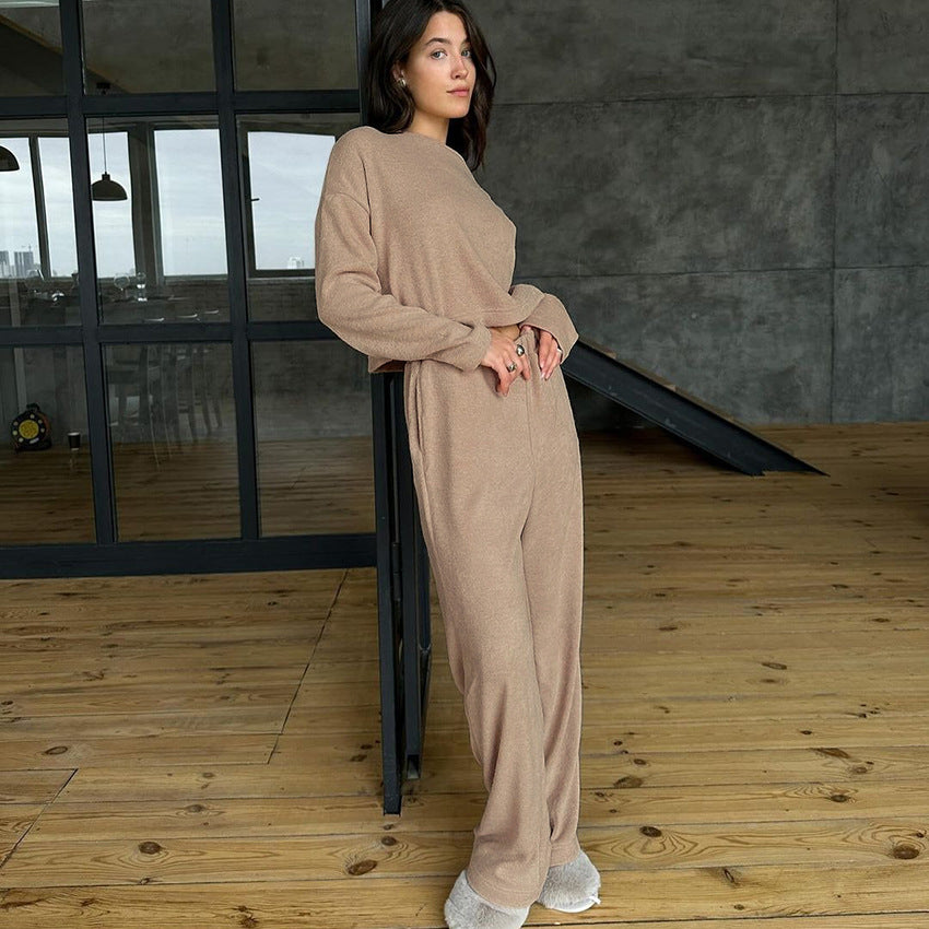 Dame afslappet pyjamas-sæt med oversized T-shirt og brede bukser Stilla