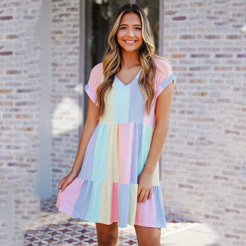 Dame afslappet kortærmet kjole med farverigt stribemønster Stilla