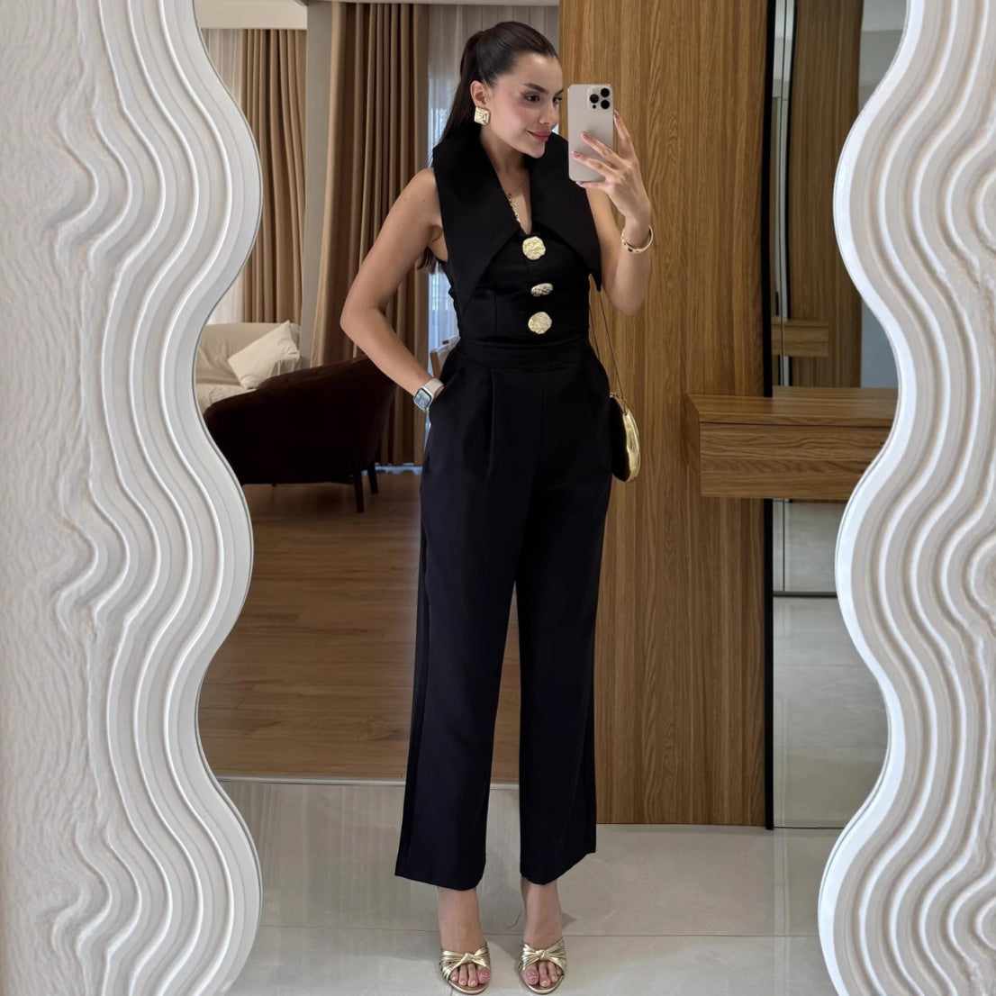 Dame Elegant Jumpsuit med markant Krave og Frontknaplukning Stilla