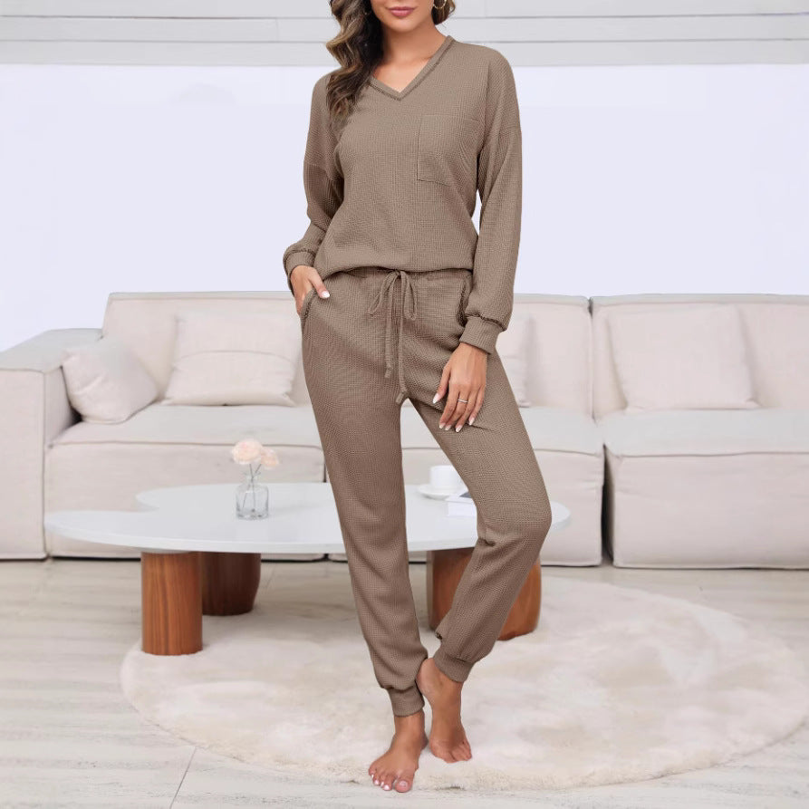 Dame afslappet og elegant Lounge-sæt med V-hals og praktiske lommer Stilla