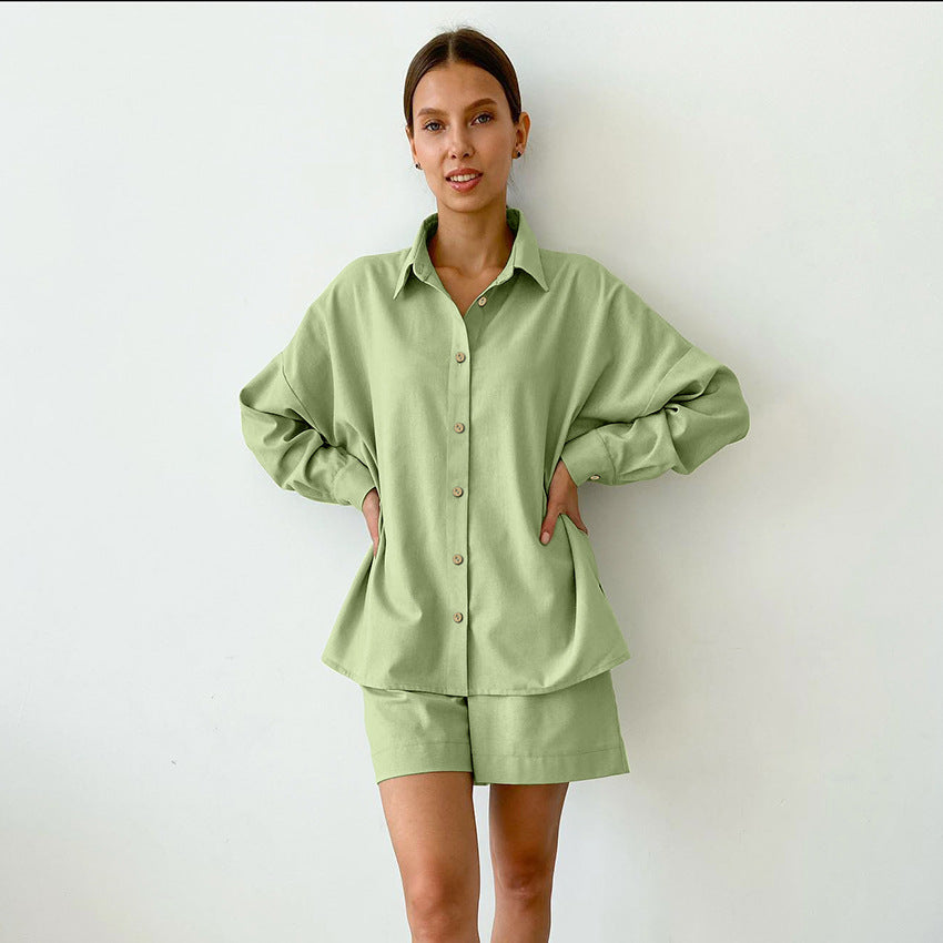 Dame afslappet shirt og shorts sæt med let stof og knapdetaljer Stilla