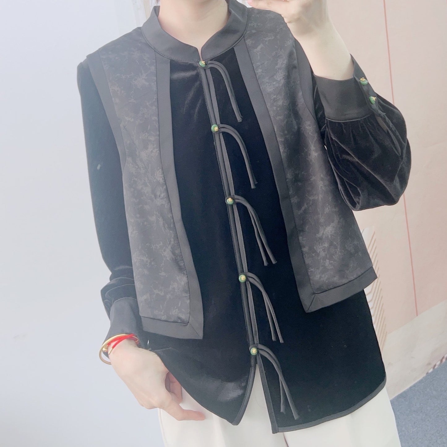 Dame Elegant Bluse med kunstnerisk design og fine detaljer Stilla