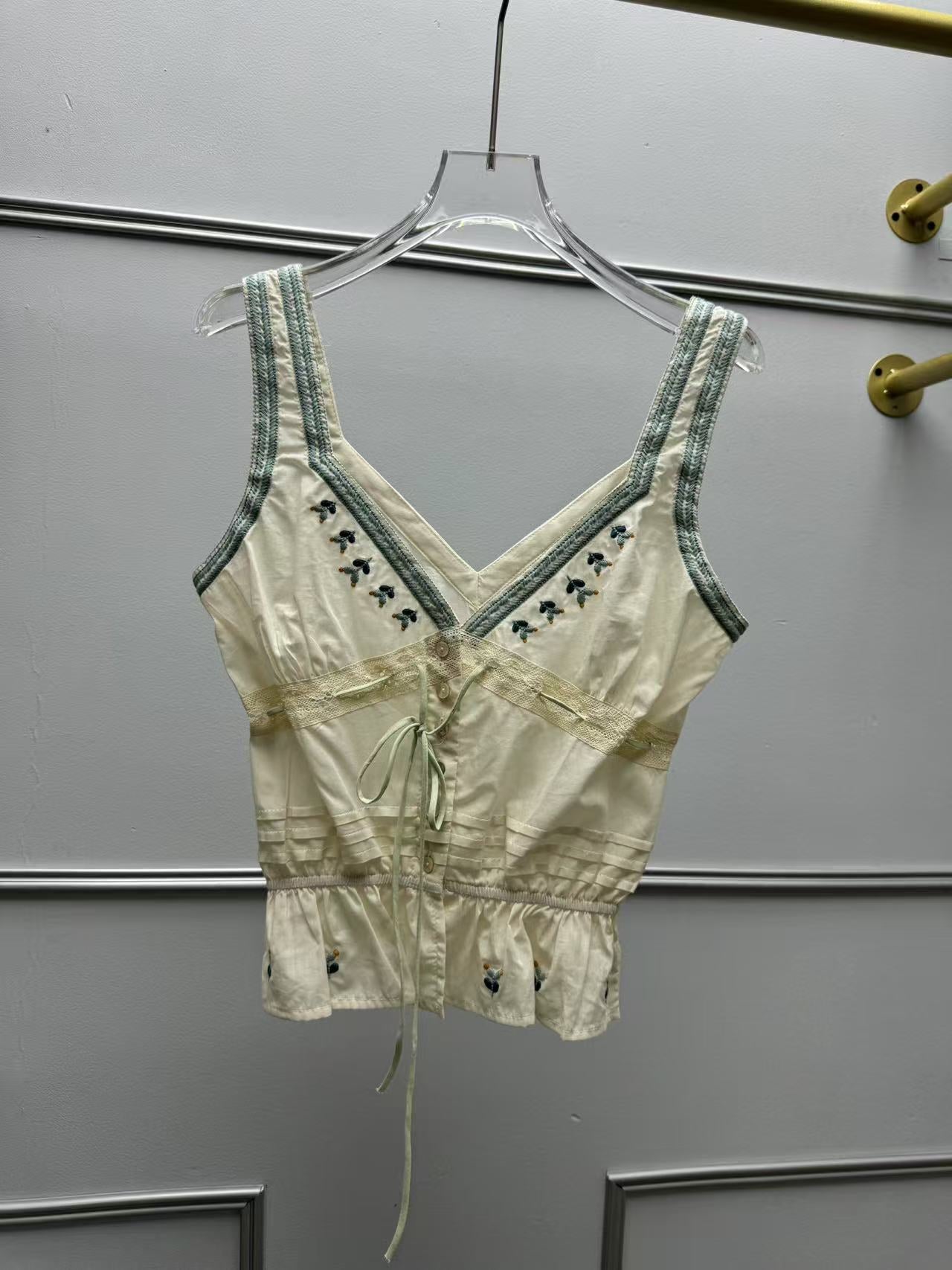 Dame afslappet bluse med snøredetalje Stilla