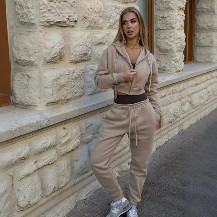 Dame Cropped Hoodie og behagelige Joggingbukser Stilla