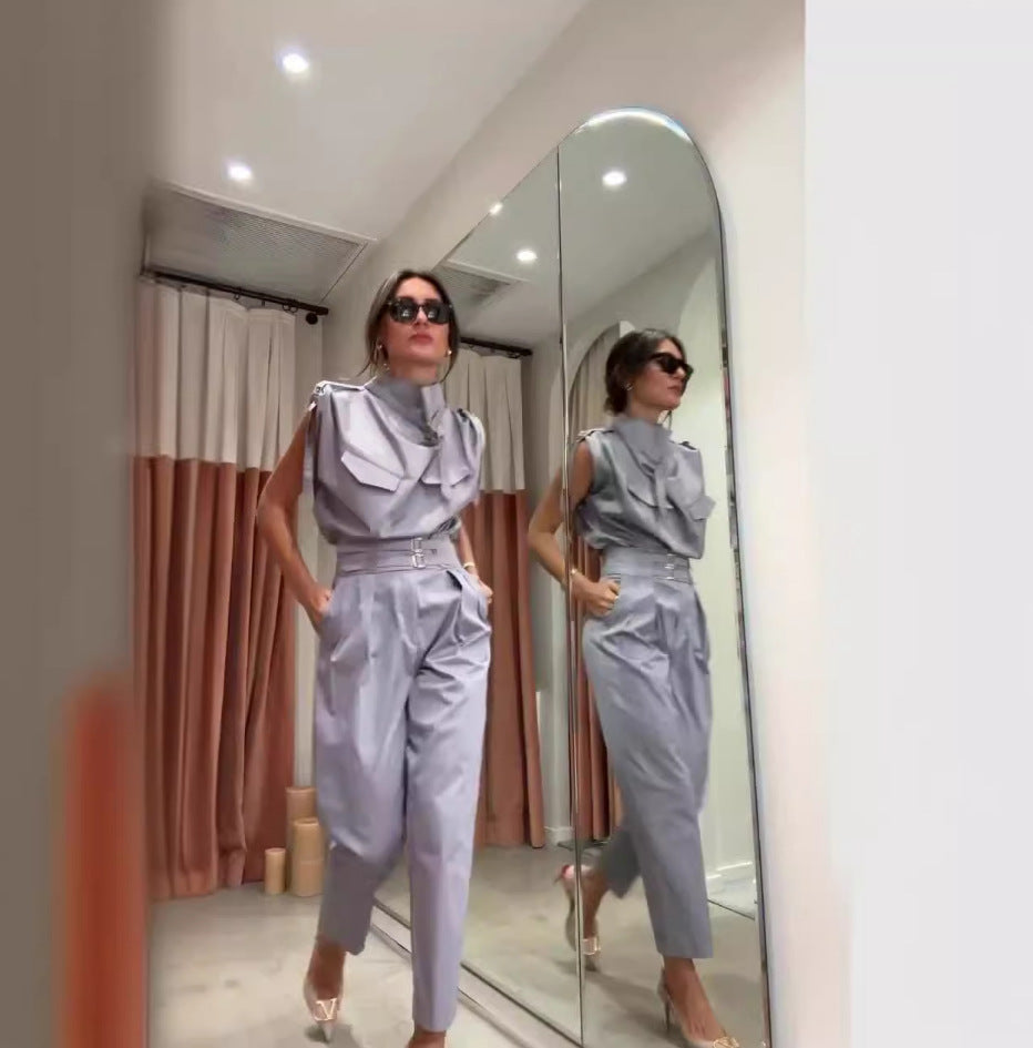 Dame mode jumpsuit med tætsiddende silhuet og praktiske lommer Stilla