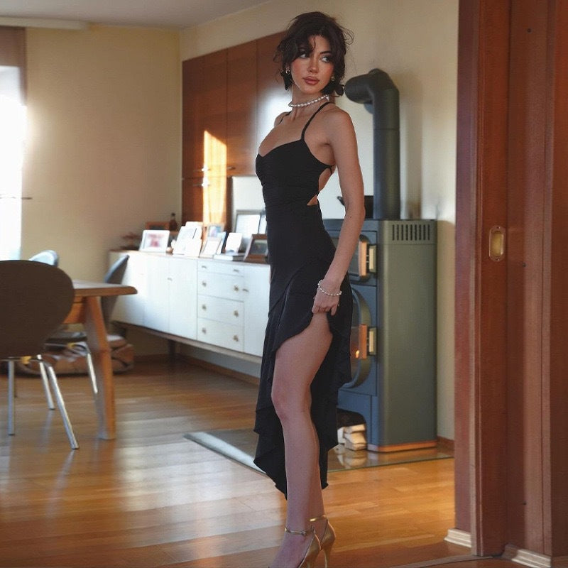 Dame elegant aftenkjole med asymmetrisk kant og sexet splitt Stilla