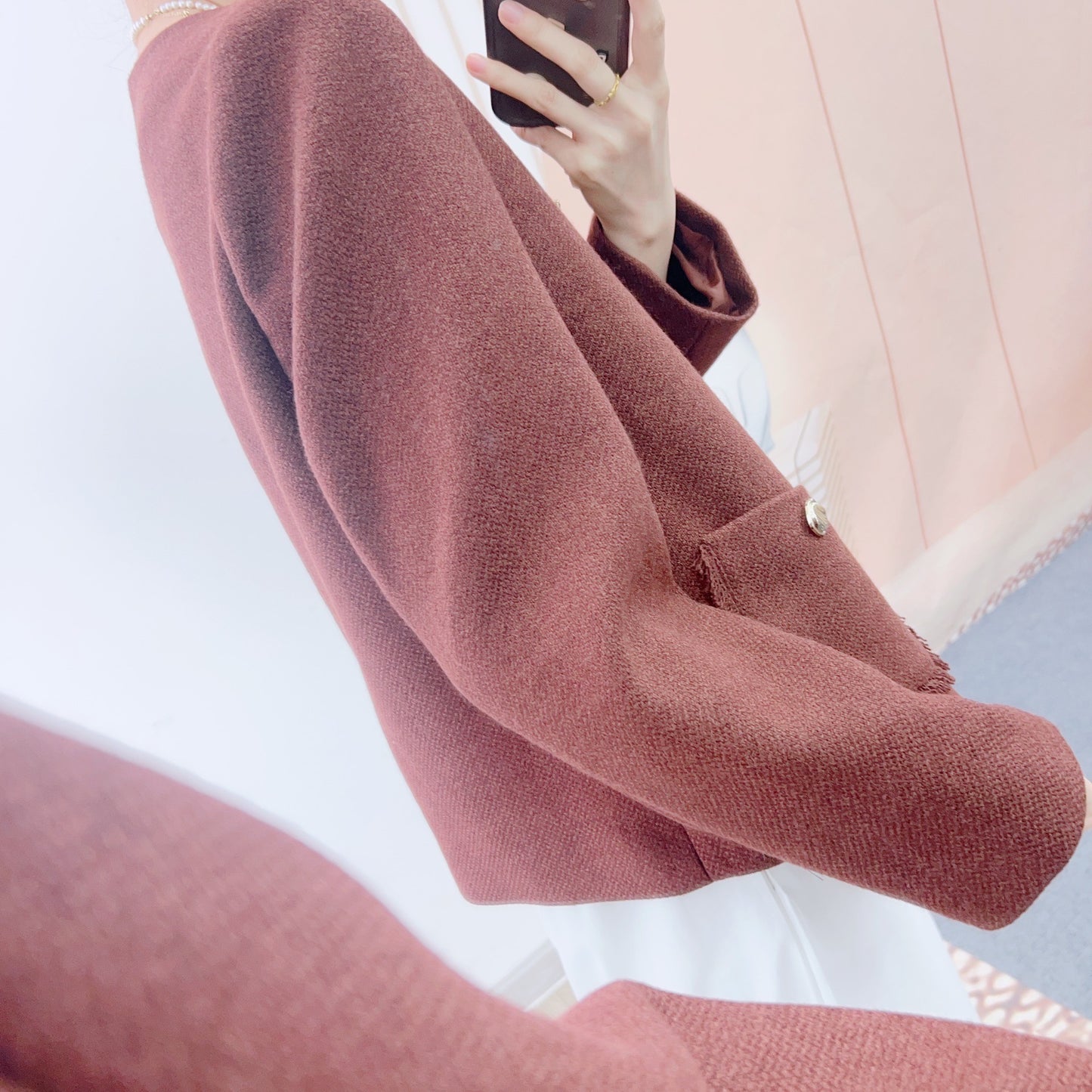 Dame elegant Bouclé-jakke med gyldne knapper og moderne snit Stilla