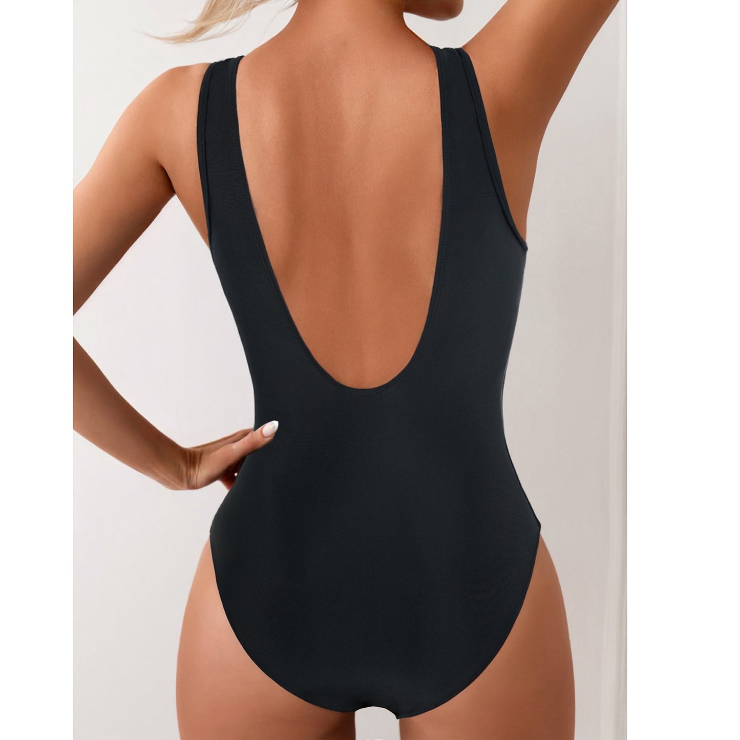 Dame Designer Badedragt med dyb V-udskæring og raffinerede mesh-indsatser Stilla