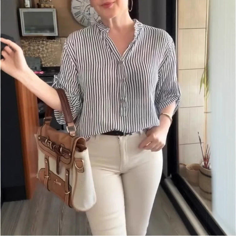 Dame afslappet bluse med knaplukning og stribemønster Stilla