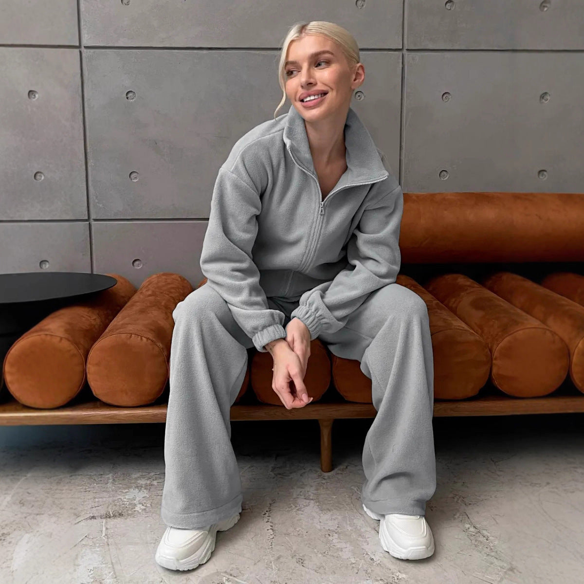 Dame Elegant fleece træningssæt med høj krave og bredt ben Stilla