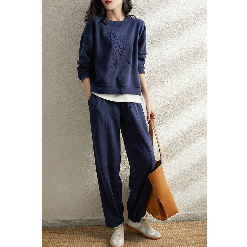 Dame afslappet fritidssæt med broderet motiv og komfortable stænger Stilla