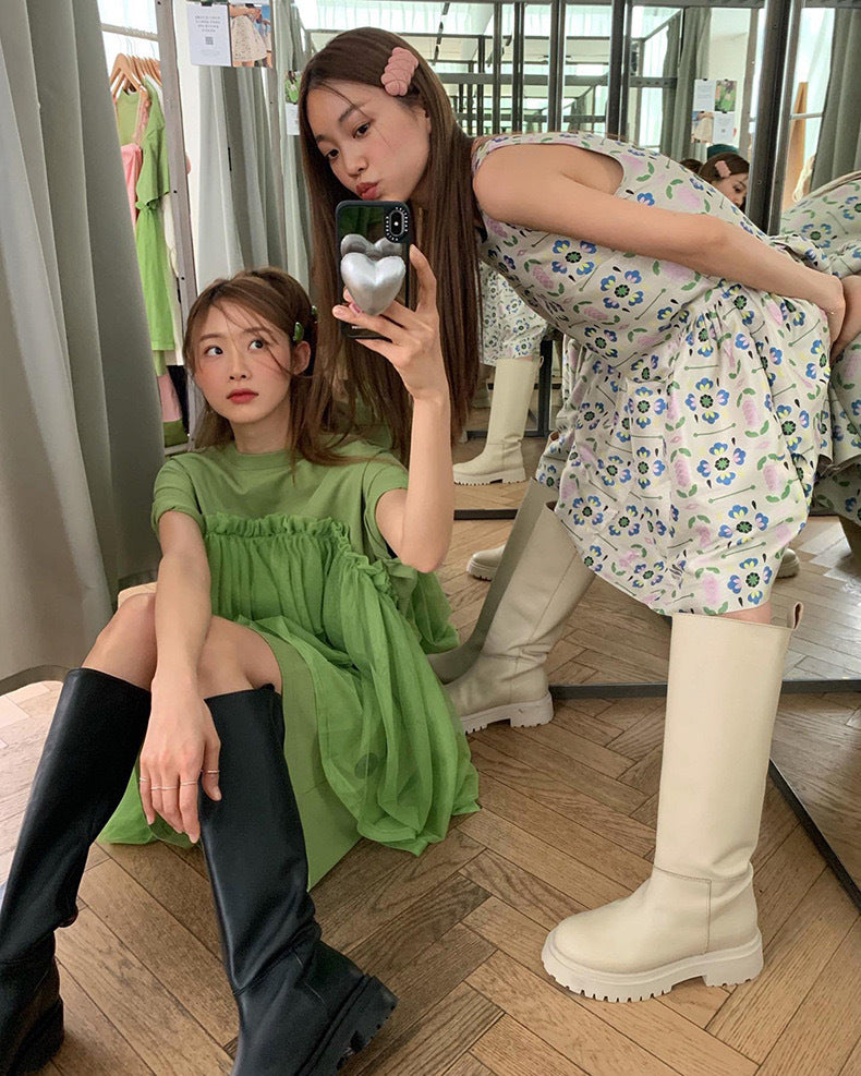 Dame afslappet sommerkjole med moderigtigt flæse-design og luftig pasform Stilla