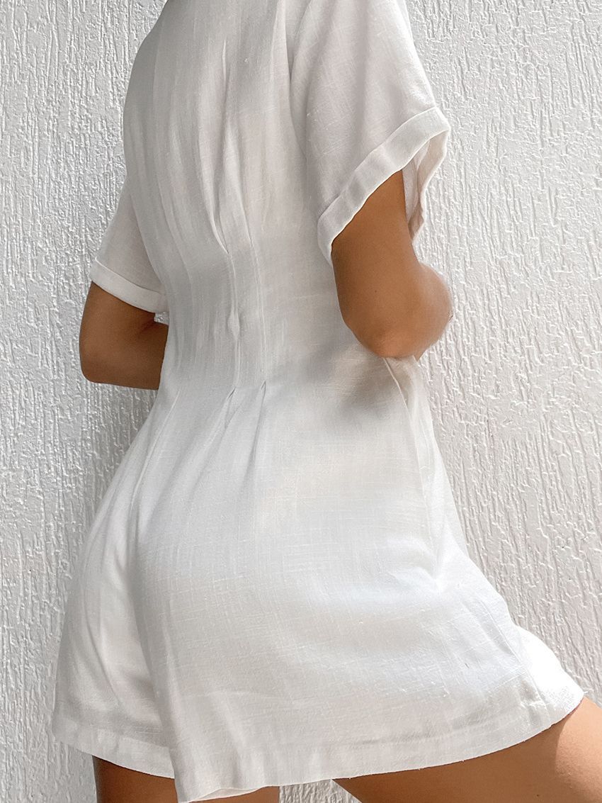 Dame jumpsuit med smart V-udskæring og knapdekoreret front Stilla