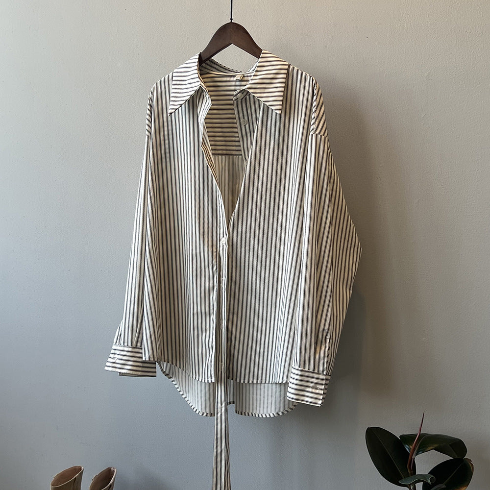 Dame afslappet bluse med V-hals og stribet design Stilla