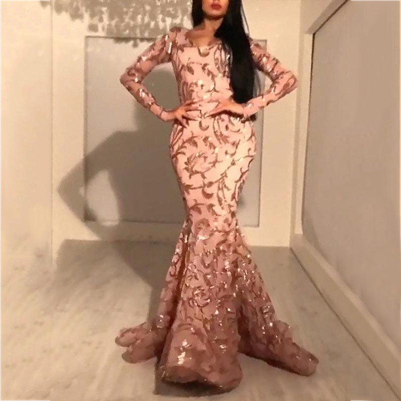 Dame Elegant aftenkjole med blanke udsmykninger og tætsiddende snit Stilla