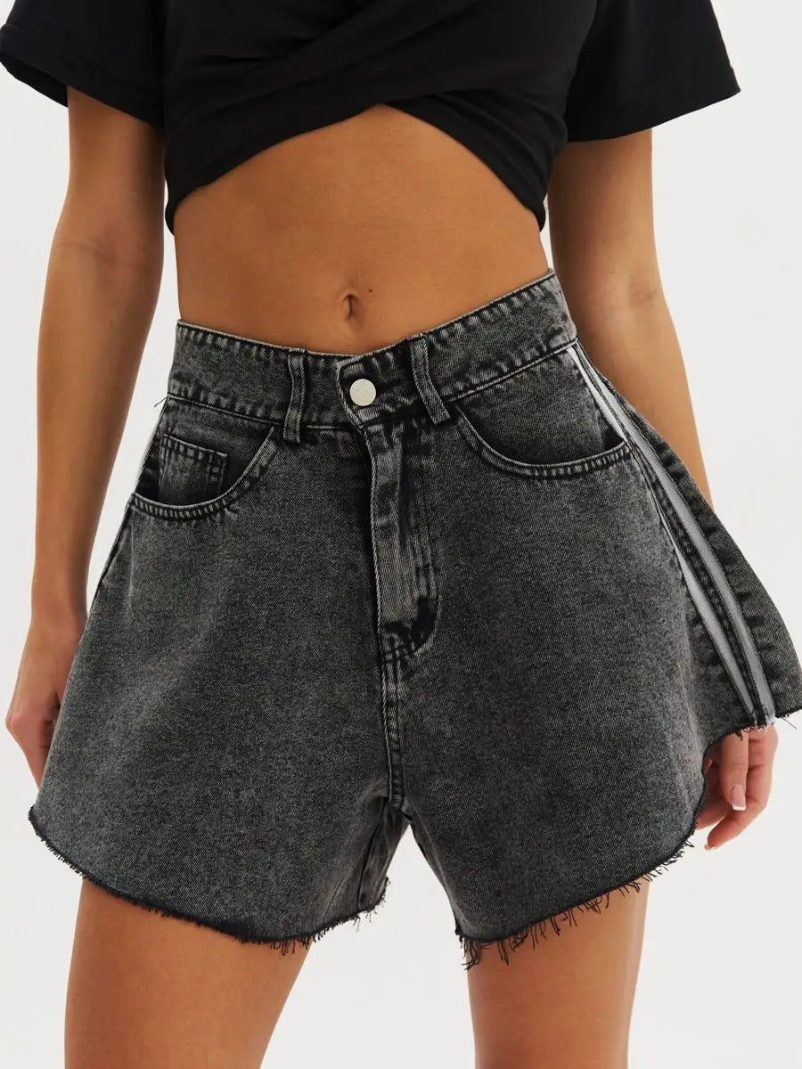 Dame afslappede denim shorts med sideløse kontraststriber og frynset kant Stilla