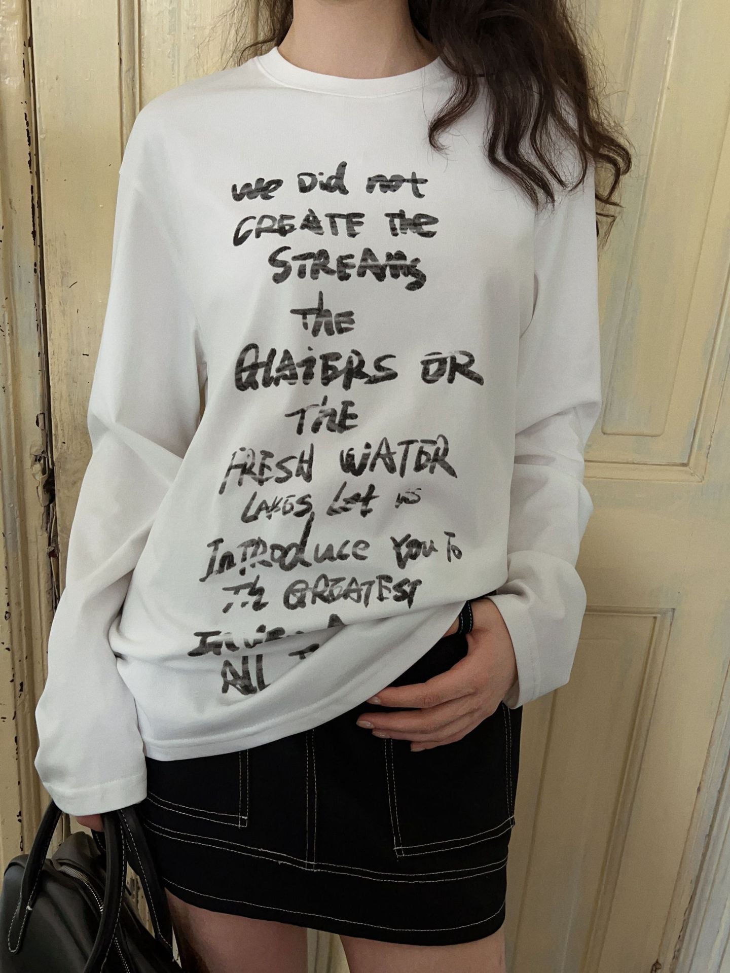 Dame afslappet longsleeve t-shirt med kreativt trykdesign Stilla