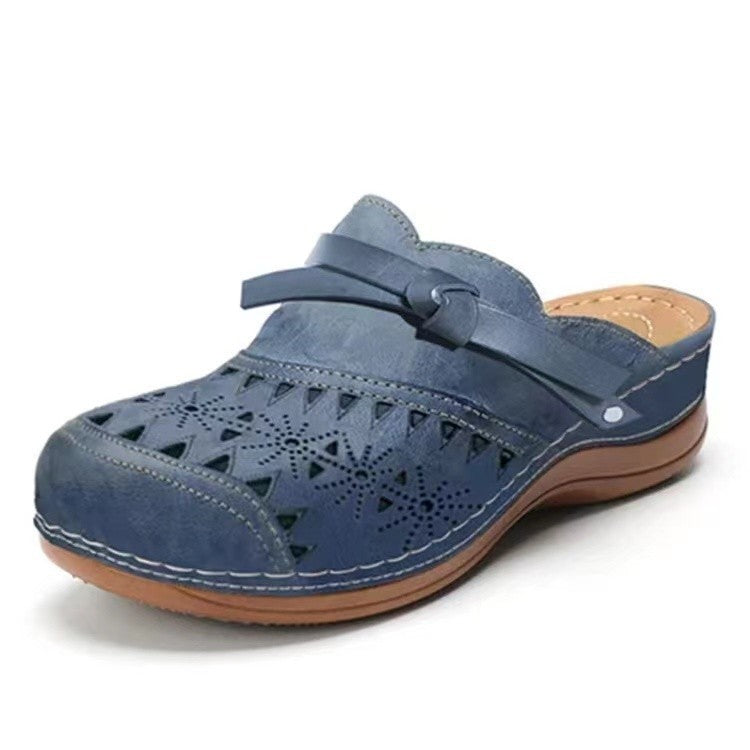 Dame Komfortable Clogs med filigran gennembruddesign og elegant rem Stilla