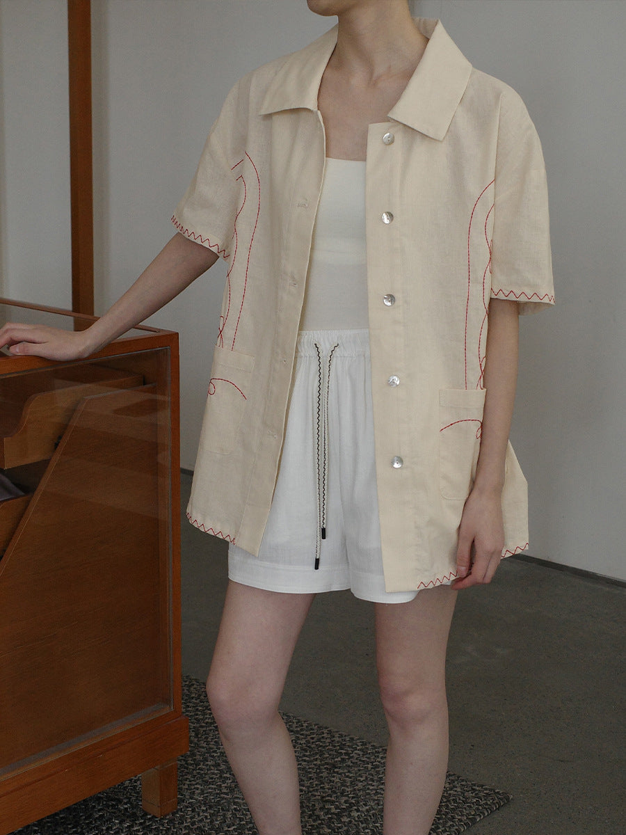 Dame afslappet skjorte med stilfulde broderier og praktisk knaplukning Stilla