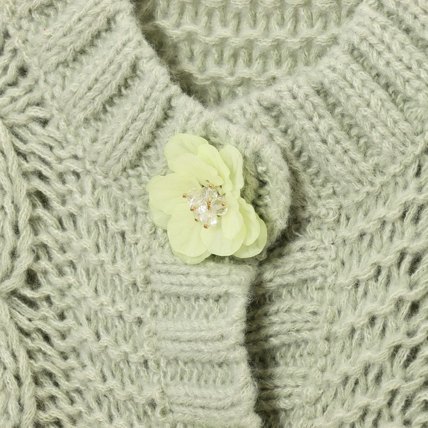Dame cropped strikcardigan med blomsterdetalje Stilla