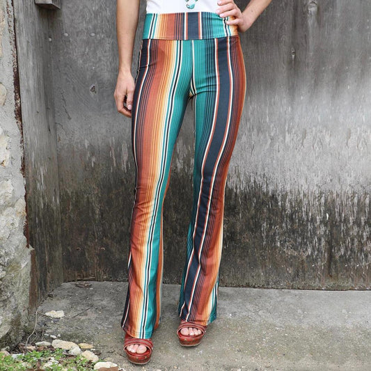 Dame Flared Leggings med farverigt stribemønster Stilla