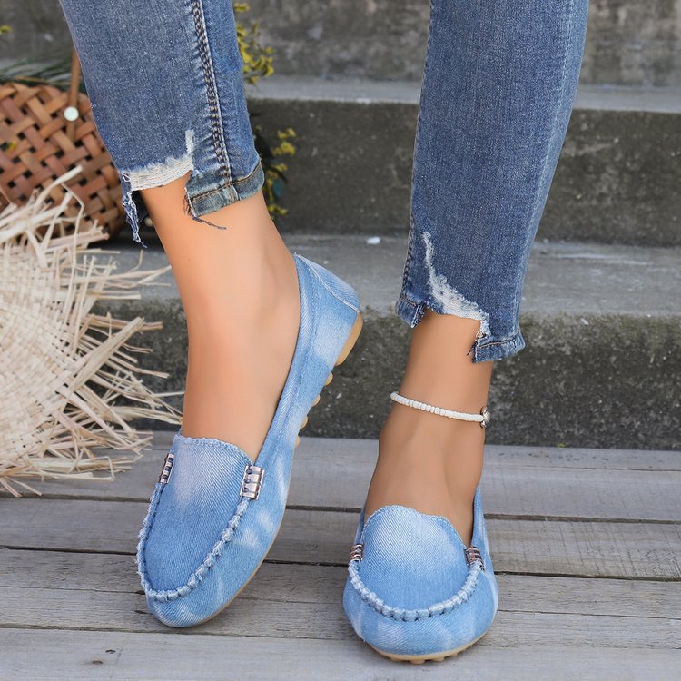 Dame mokkasiner med mod design i denim og dekorative kædeaccentuer Stilla