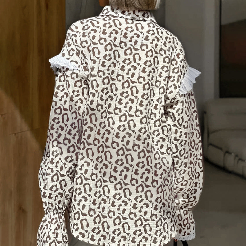 Dame dyreprint bluse med flæser og knapdetaljer Stilla