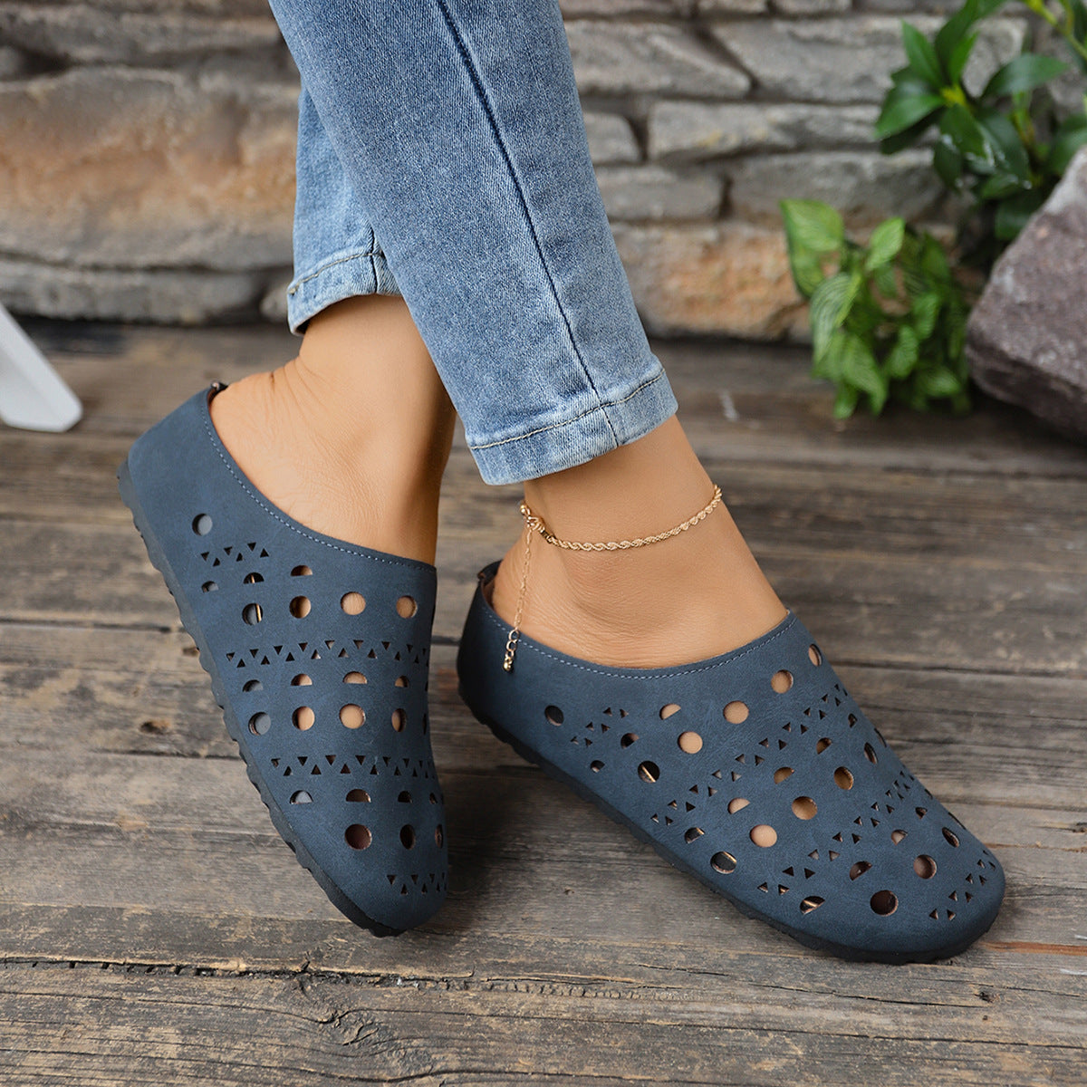 Dame Åben-Tøfler med perforeret design og komfortabel såleform Stilla