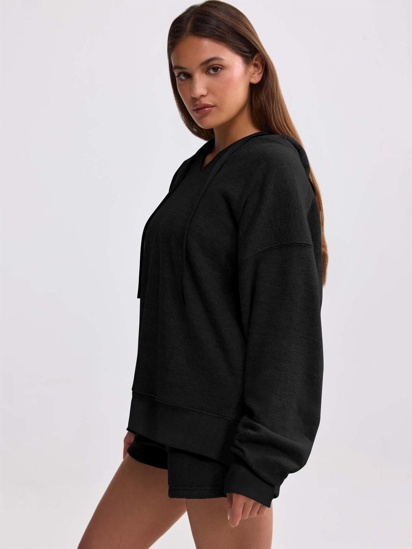 Dame afslappet hættetrøje med V-udskæring og løs pasform Stilla