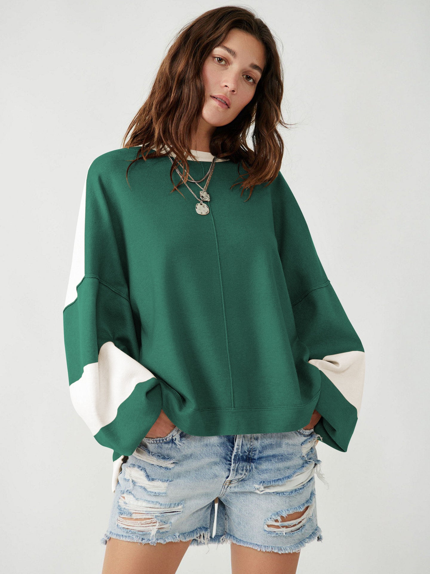 Dame afslappet oversized sweater med moderigtigt farveblokdesign og blødt stof Stilla