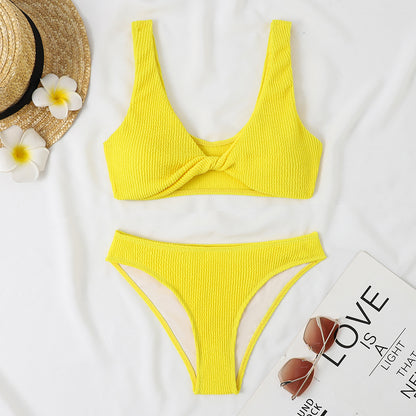 Damebadetøj med innovativt twist-design og høj talje Stilla