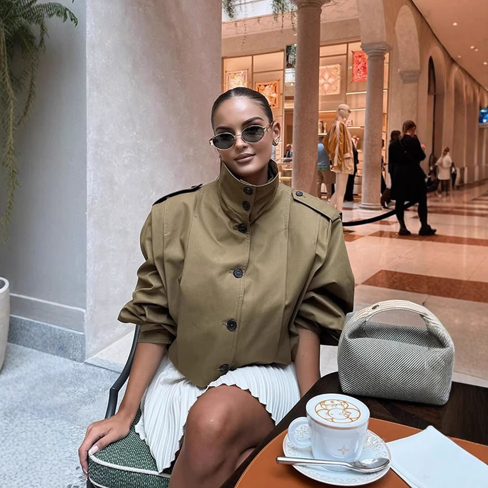 Dame cropped trenchcoat med elegante knapdetaljer Stilla