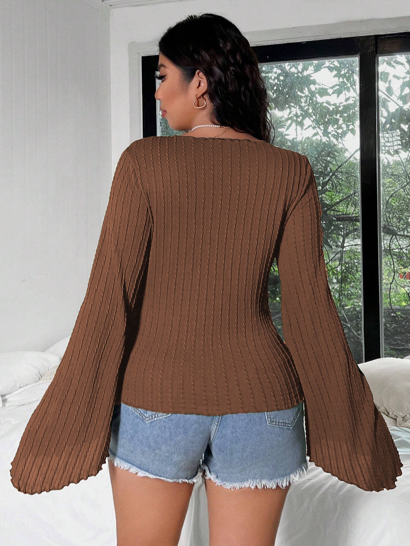 Dame afslappet bluse skjorte med dyb V-udskæring og klokkeærmer Stilla