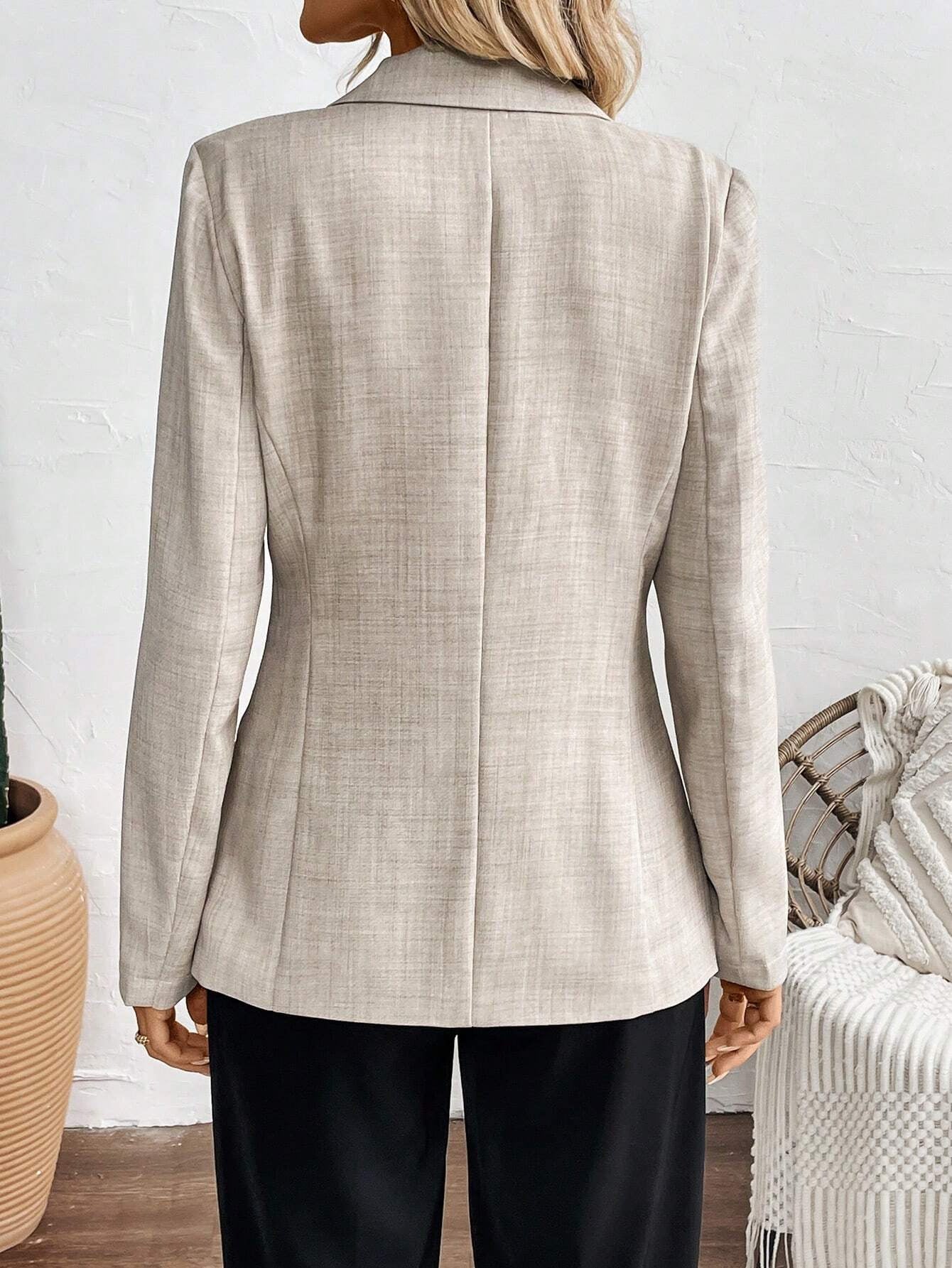 Dame elegant blazer med klassiske detaljer og feminin pasform Stilla