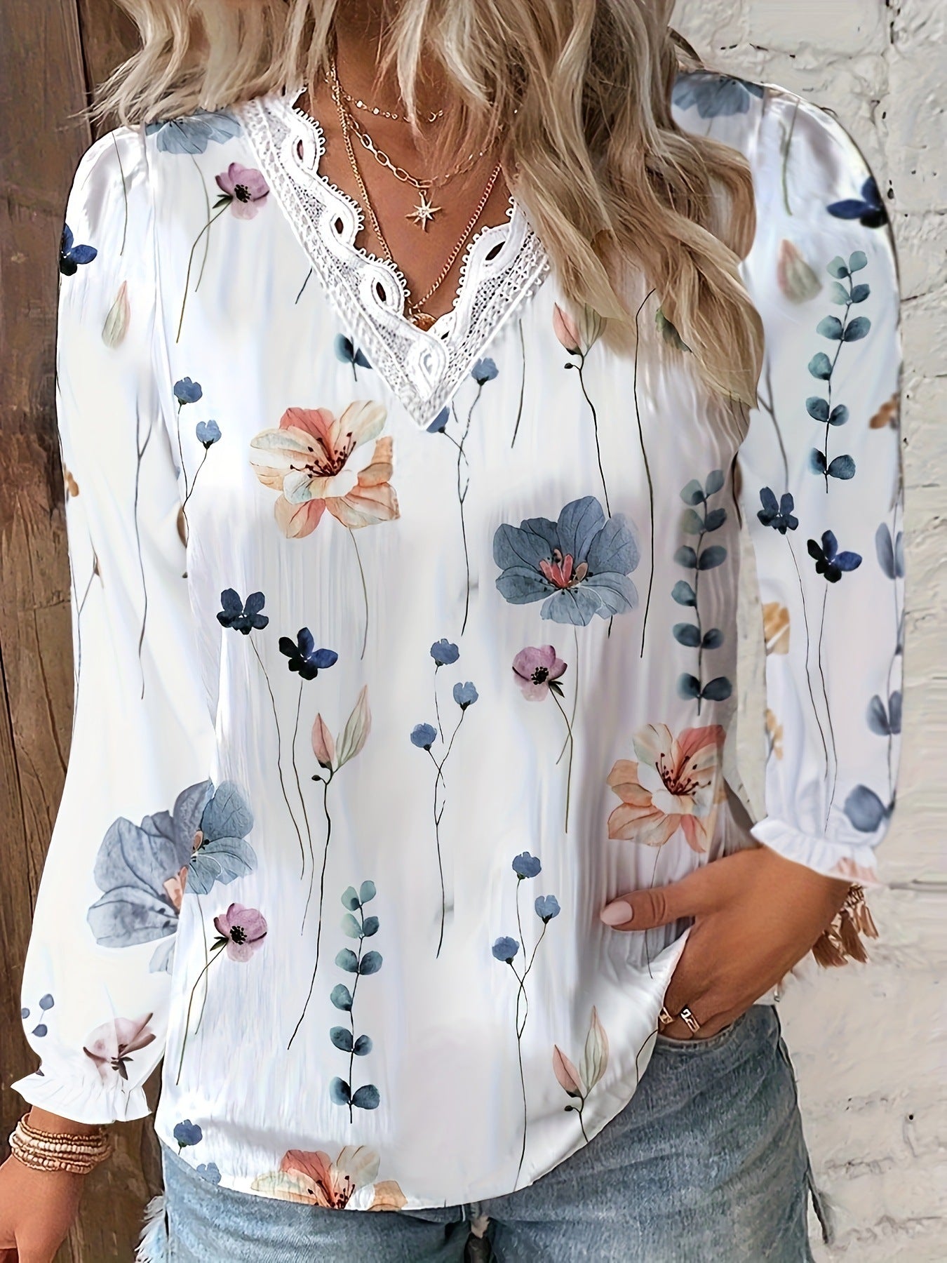 Dame Elegant Bluse med romantisk blomstertryk og spidsaccenter Stilla