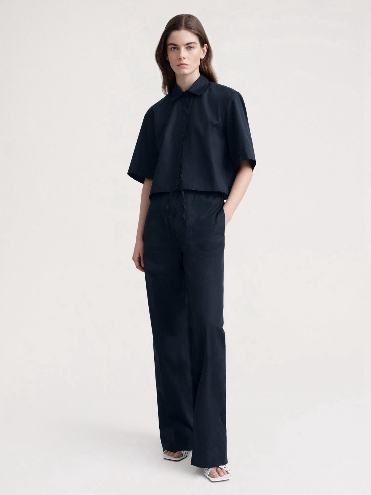 Dame cropped bluse med elegante detaljer og højkvalitetsstof Stilla