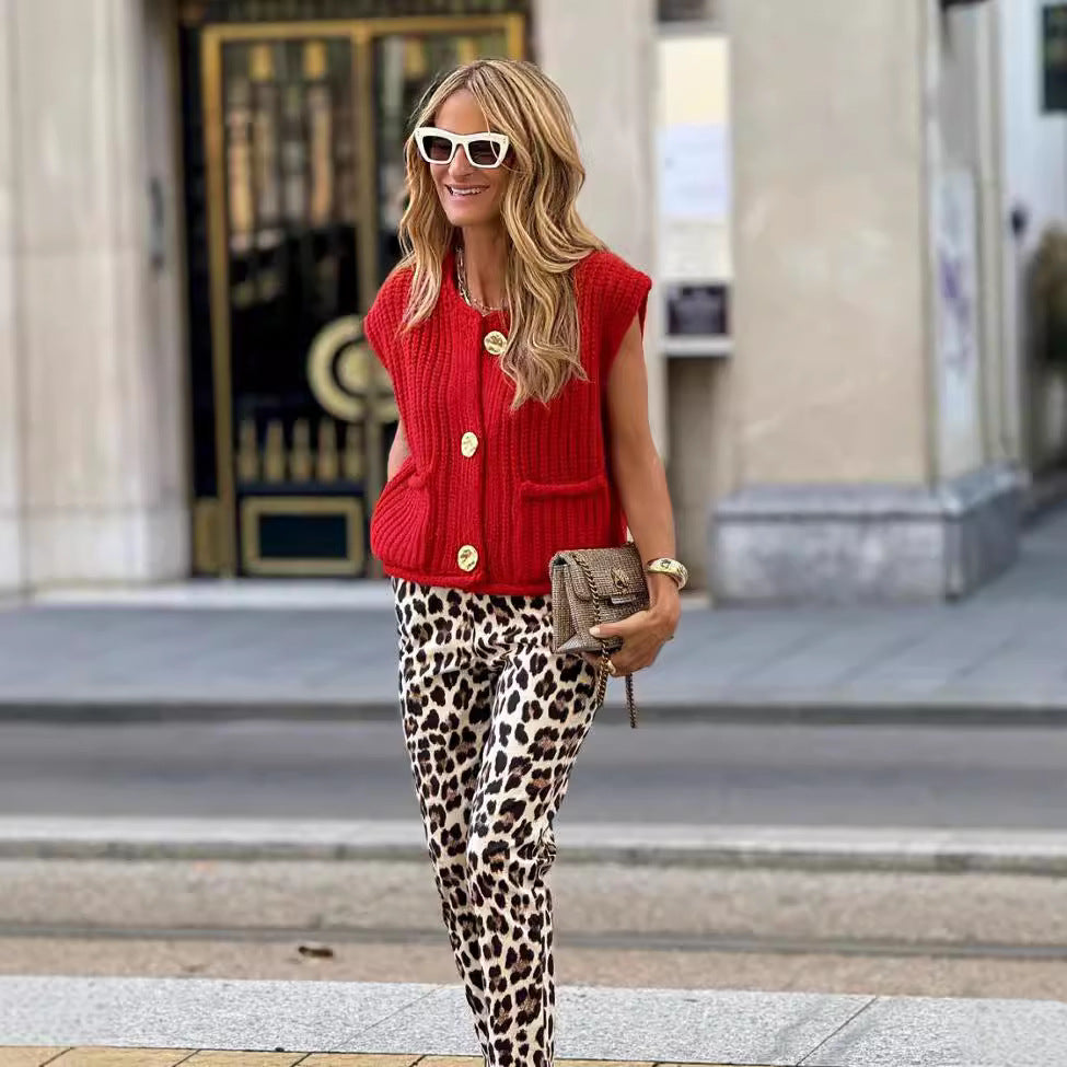 Dame strikket vest med knapdetaljer og praktiske lommer Stilla