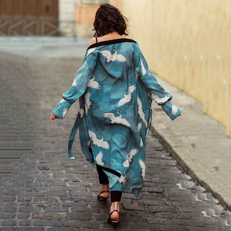 Dame elegant kimono med kunstnerisk fuglemotiv og flydende snit Stilla
