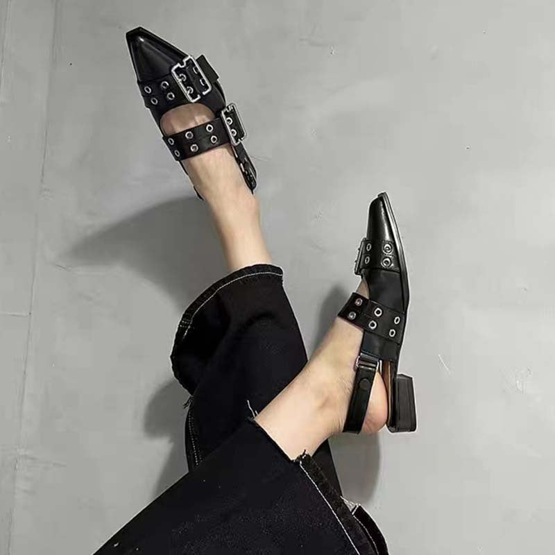Dame spids tå slingback hæle sandaler med dekorative spænde- og nitte accenter Stilla