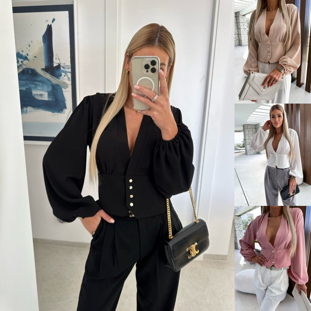 Dame elegant bluse med figursyet snit og markante knapdetaljer Stilla