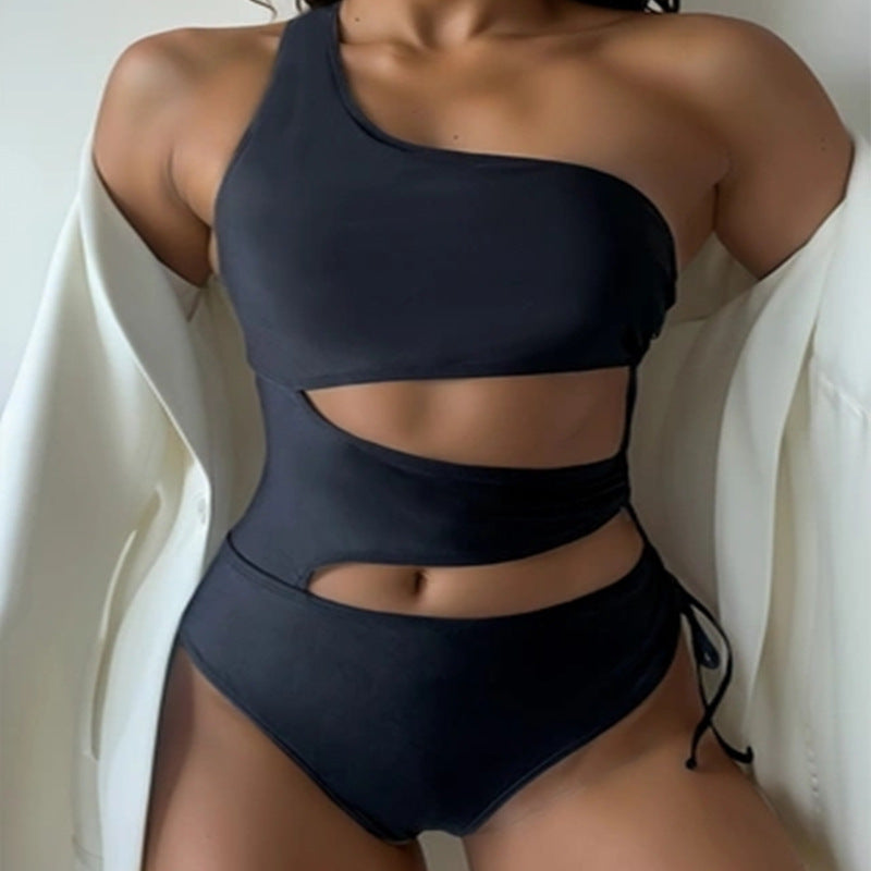 Dame Cut-Out-bikini-sæt med asymmetrisk top og høj talje Stilla