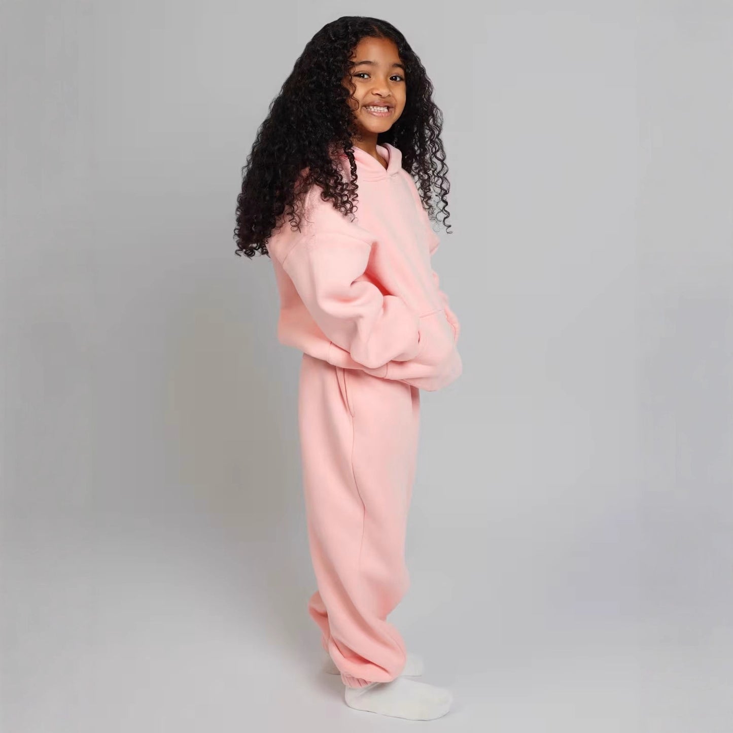 Dame afslappet hoodie med blødt indvendigt foder og praktiske lommer Stilla