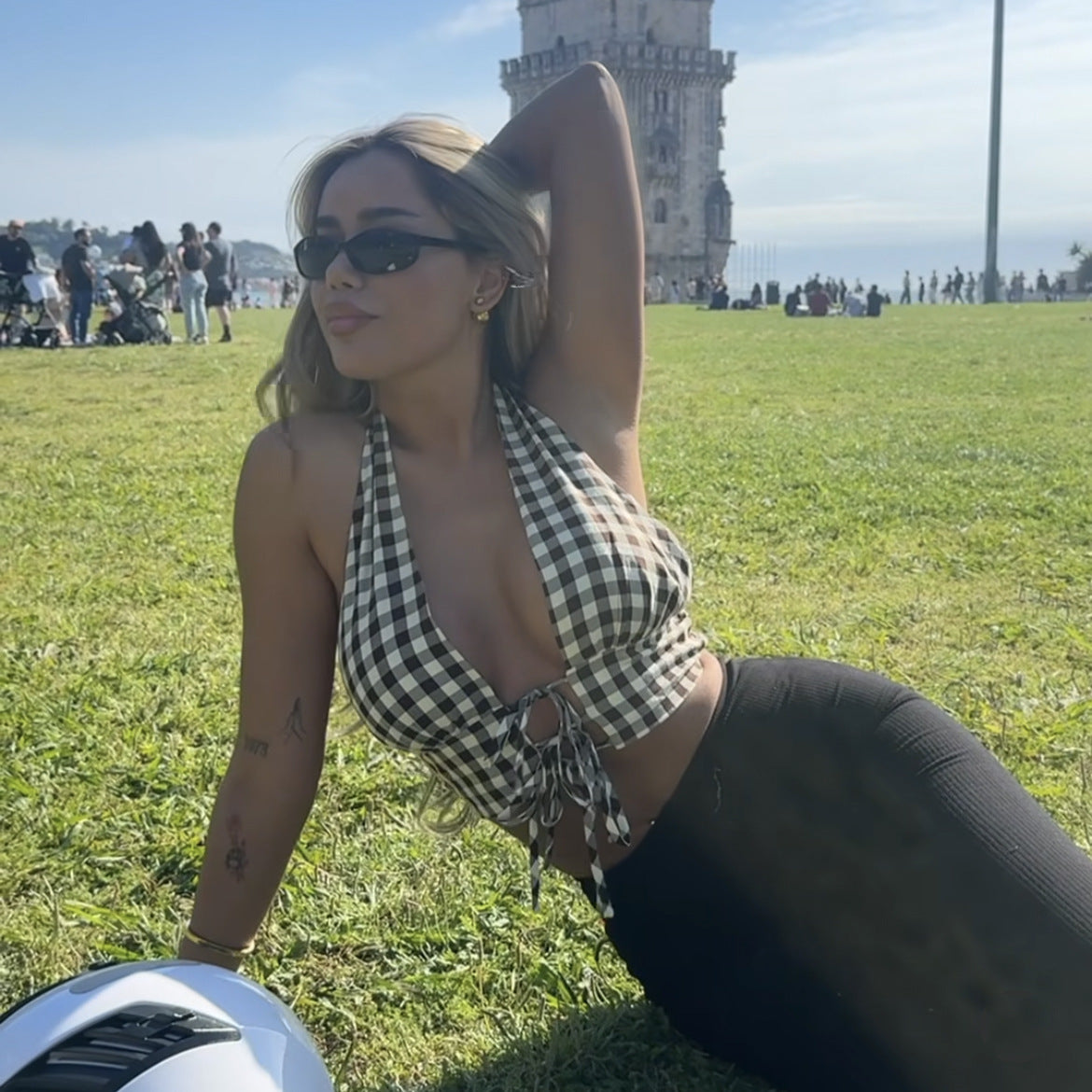 Dame Crop-Top med ternet design og bindbare detaljer Stilla