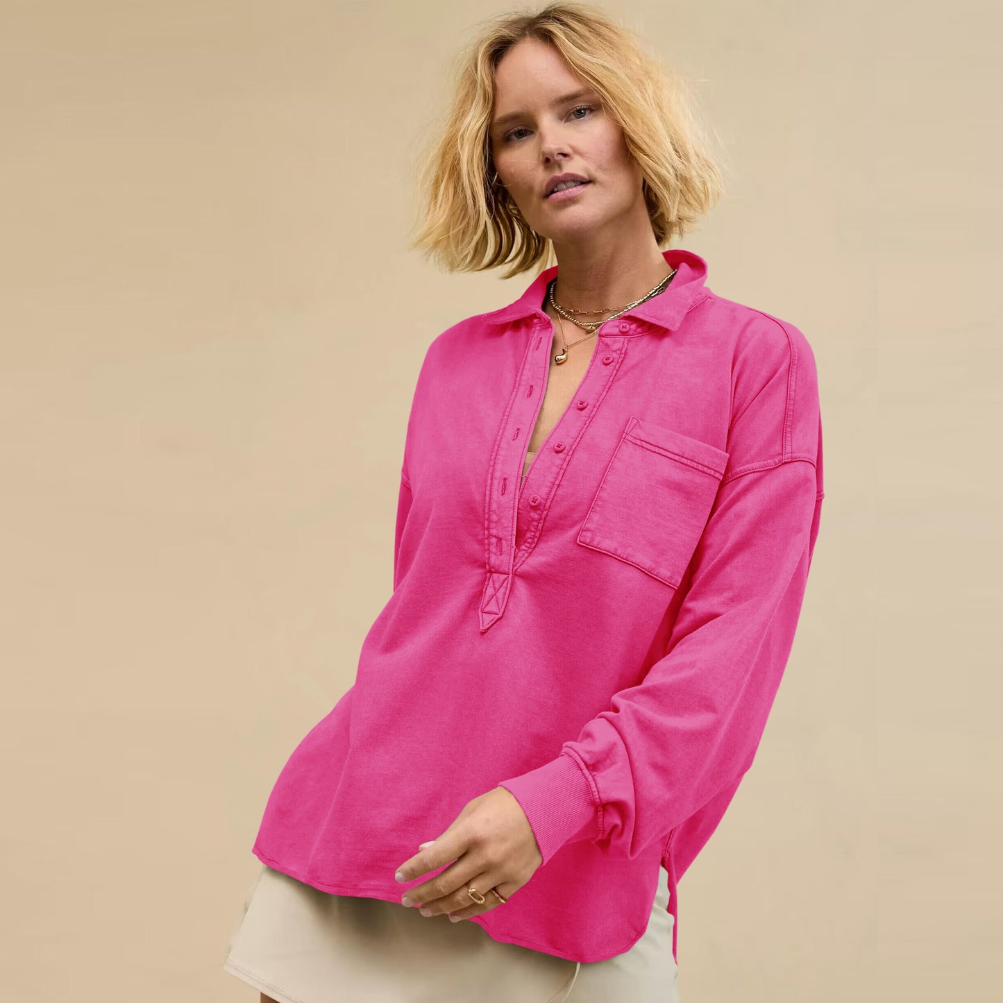 Dame afslappet overshirt med dekorativ knapliste og moderne snit Stilla