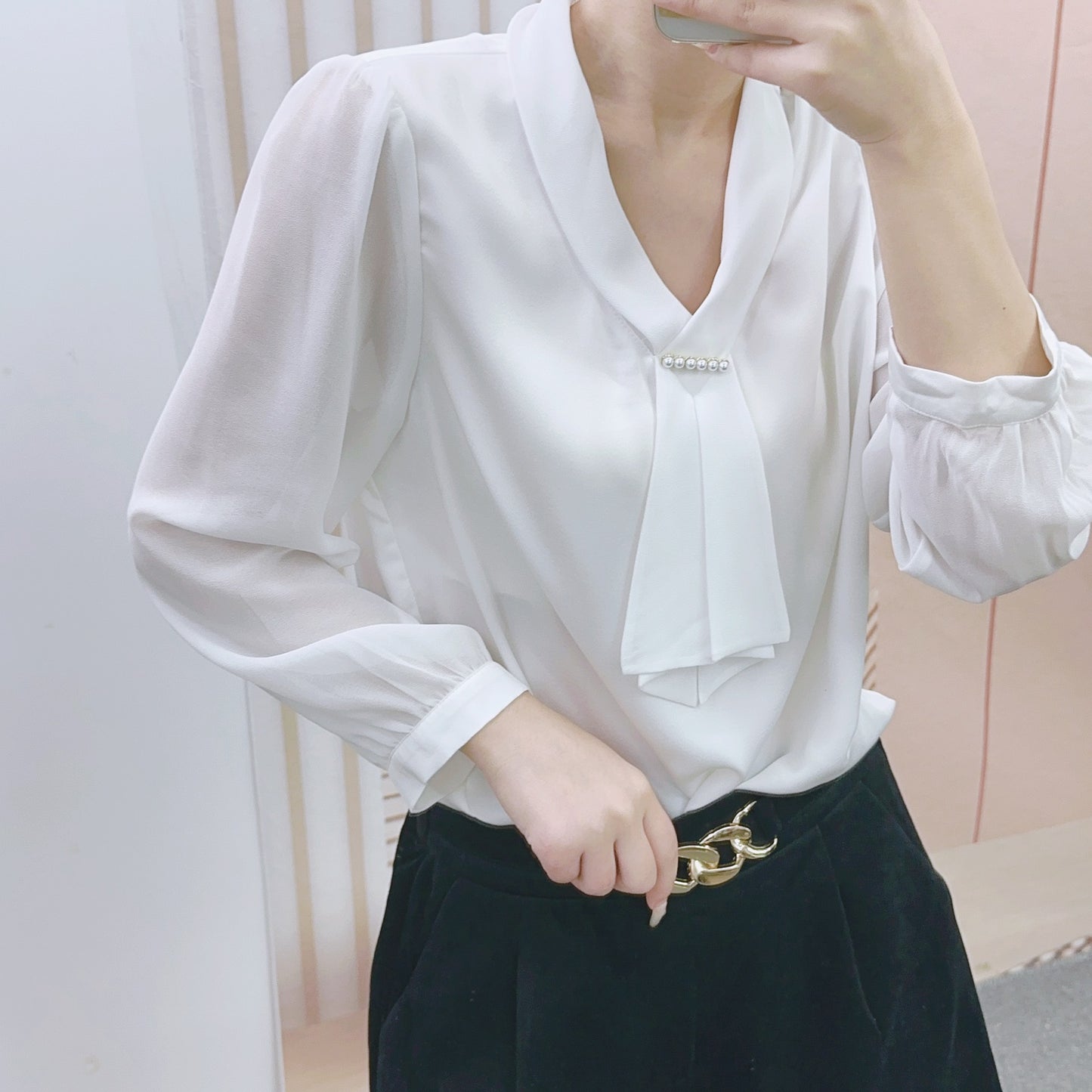 Dame Elegant Bluse med dekorative folder og perlebesat krave Stilla